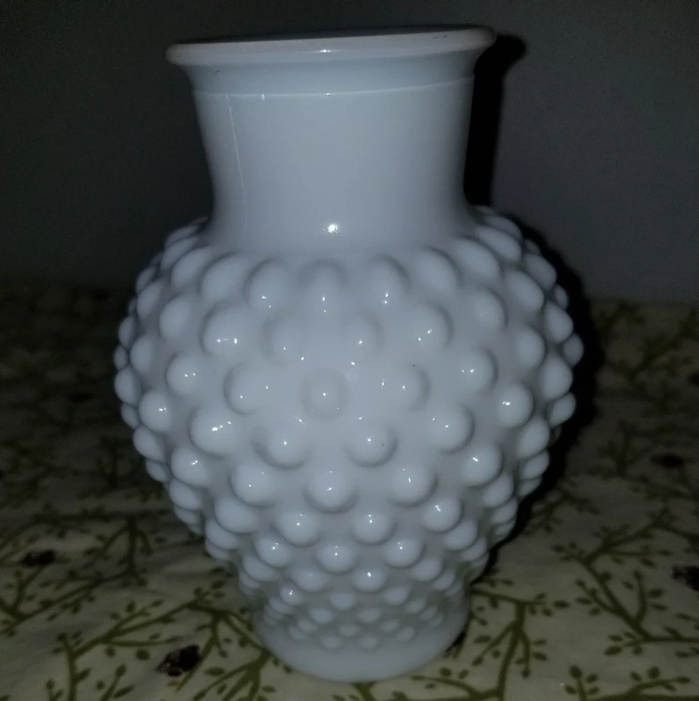 Fenton vintage hobnail
